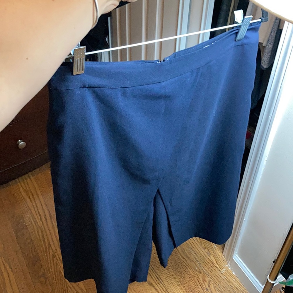Rachel Roy, size 6, flowy capri-length pant